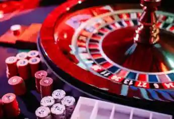 Metode pembayaran alternatif LinkAja dan QRIS di platform flyingslot
